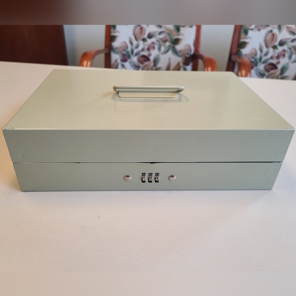 MMF Industries brand Metal Cash Box - Picture 1 of 6